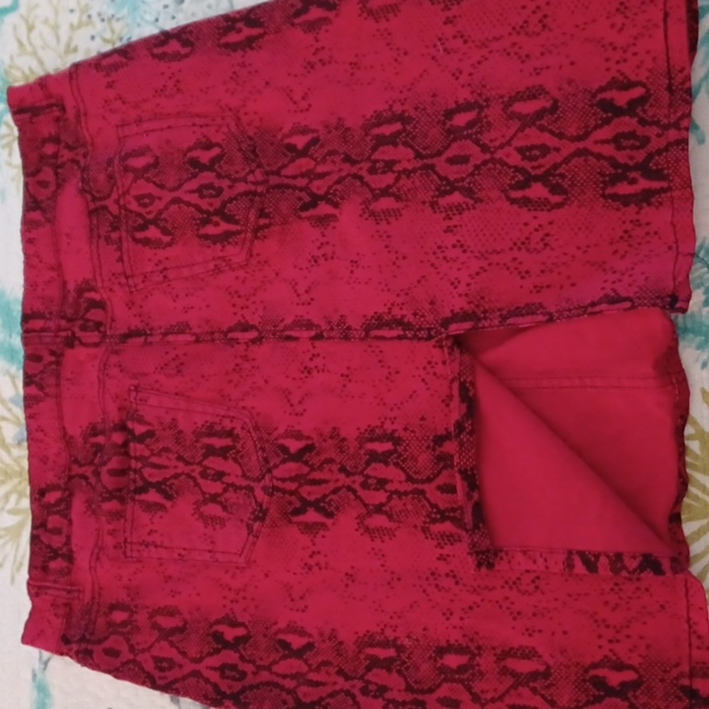 D. Jeans 5 pocket snakeskin skirt size 14 - Picture 2 of 3